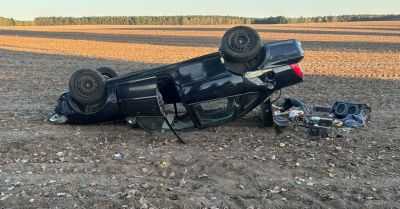 Opel dachował, kierowca i pasażerka mieli po 3 promile